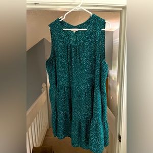 Emerald flowy top with spots